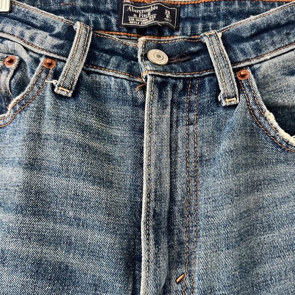 Abercrombie & Fitch - Distressed High-Waisted Straight Leg Jeans - Picture 2 of 4